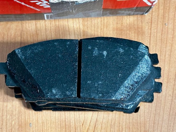 New set of front break discs and pads Mazda 3 and CX-3