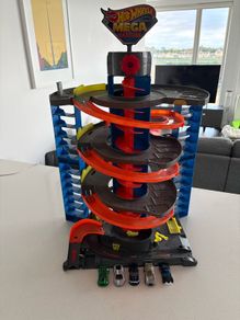 Hot Wheels Mega Garage Set