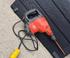 Hilti TE 1000-AVR HiDrive 110V Concrete Demolition Breaker  and Chisel.