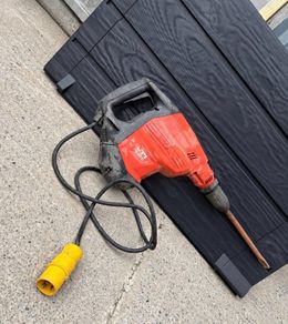 Hilti TE 1000-AVR HiDrive 110V Concrete Demolition Breaker  and Chisel.