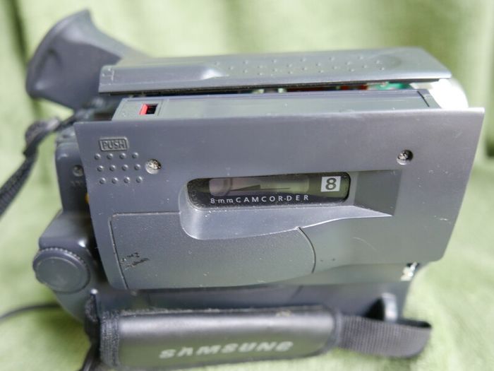 Samsung VP-L600 8mm Video Camera Silver 2.5" LCD 500x Zoom