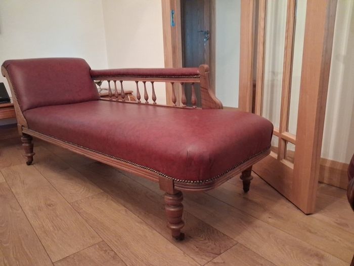 chaise longue