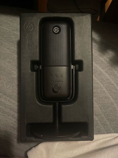 Elgato Wave:3 with boom arm, pop filter and shock absorber