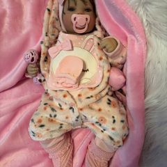 Reborns by Laura.  Baby Ashley.  Heavy, Weighted Reborn Doll.  Welcome to View.