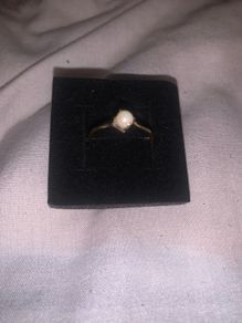 Pearl 9ct gold ring