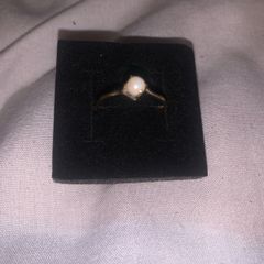 Pearl 9ct gold ring