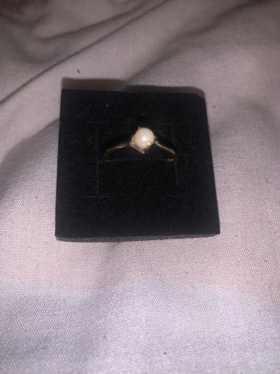 Pearl 9ct gold ring