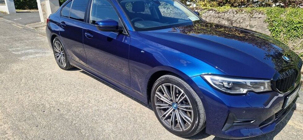 Bmw 330e.   2020