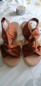sandles suit size 6 marked 7 but small fitting