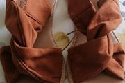sandles suit size 6 marked 7 but small fitting