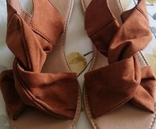 sandles suit size 6 marked 7 but small fitting