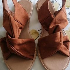 sandles suit size 6 marked 7 but small fitting