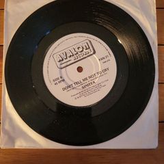 Sinitta Love On A Mountain Top UK 7 inch single FAN21