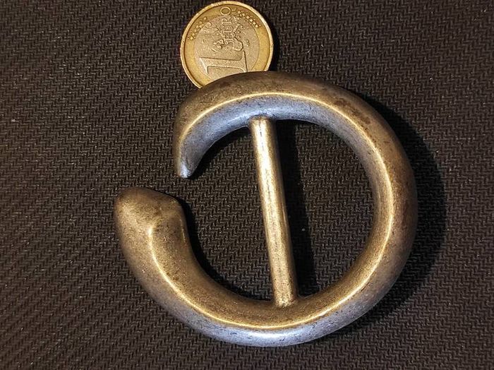 Vintage Wrap -Trap brooch