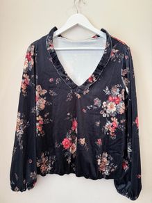 Beautiful Floral Navy V Neck Velveteen Top Size S!