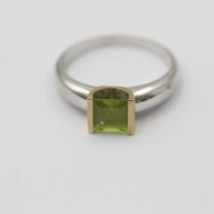 9ct White & Yellow Gold Peridot Ring, Modernist Two-Tone Design, Size P, 3.3g, Fully Hallmarked