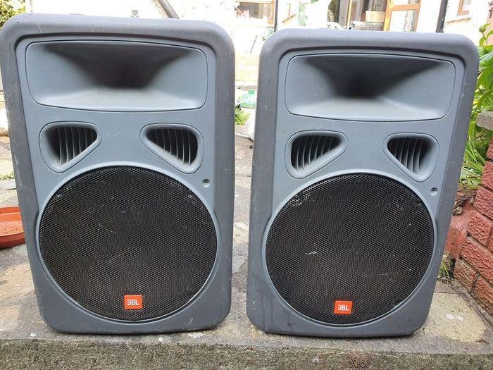 JBL powered speaker's