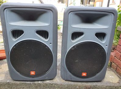 JBL powered speaker's
