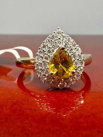Gold Luxuriant 9K Yellow Gold AAA Loop Clean Chantaburi Yellow Sapphire & Lab Grown Diamond