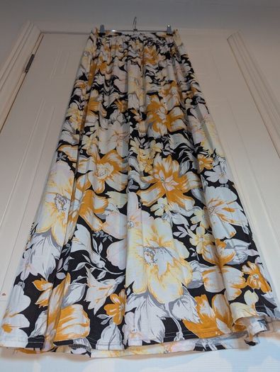 Gorgeous Noemie floral floor sweeping maxi skirt