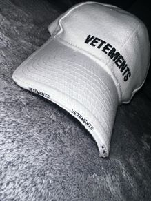 Cap Vetements