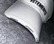 Cap Vetements