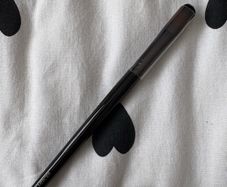 Laura Mercier make up brush - secret brightening powder brush