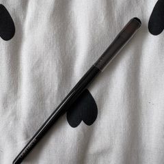 Laura Mercier make up brush - secret brightening powder brush