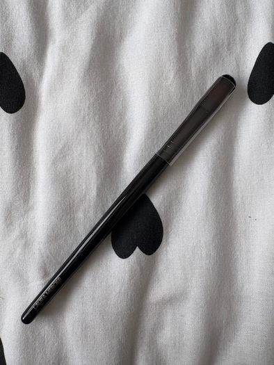 Laura Mercier make up brush - secret brightening powder brush
