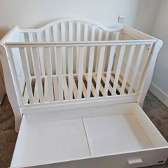 White Oslo sleigh cot bed