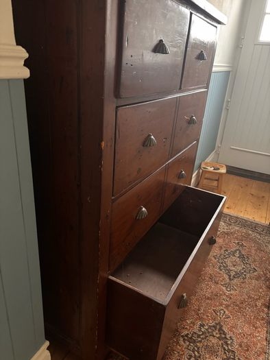 chest of drawers
