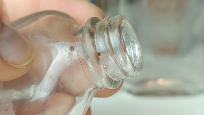 499 - Set of 6 Vintage Clear Glass Screw Cork Top Collectible Decorative Bottles and Jars