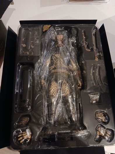 Hot toys Predator 2 (Elder predator) 1/6 scale