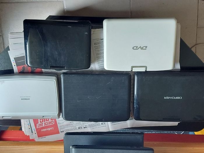5 Portable DVD Players, all working, but no charges for them, all in very good condition