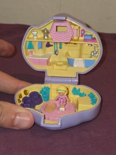 1993 Bluebird Polly Pocket Dazzling Dog Show set