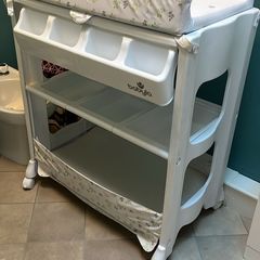 babylo changing table/ bath/ storage