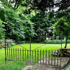 Gate