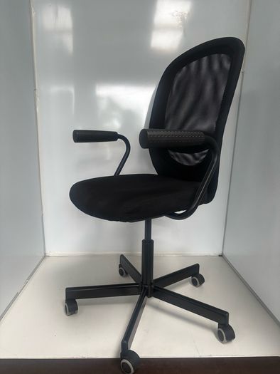 Black office chair