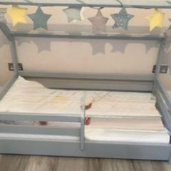 House bed toddler, slight damage on one piece but does not affect structure