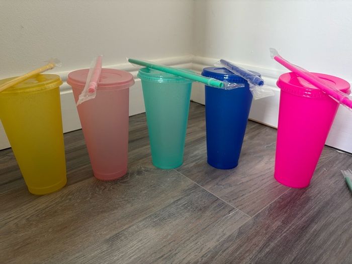 reusable cup with lid and straw