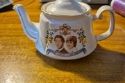Vintage Tea Pot Royal Wedding Prince Charles &amp; Lady Diana 1981 Commemorative Tea Pot Price Kensington