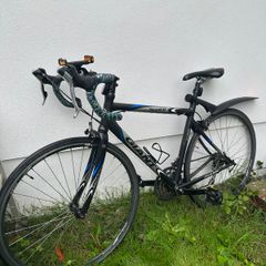 Giant Road Bike - medium frame