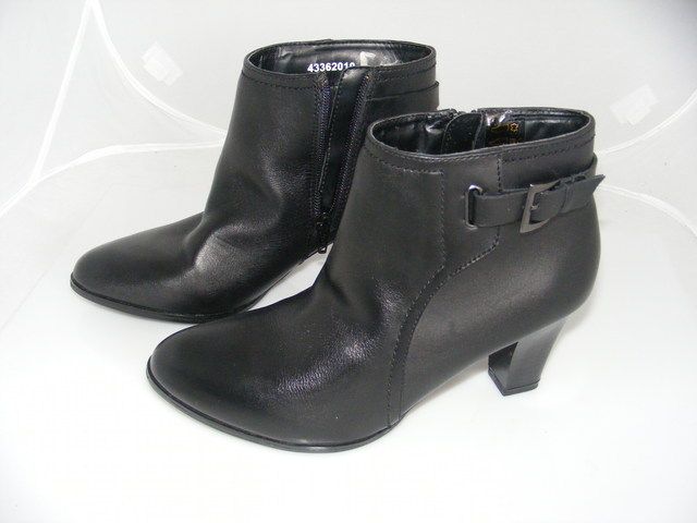 Brand new clarks ankle boots size 5