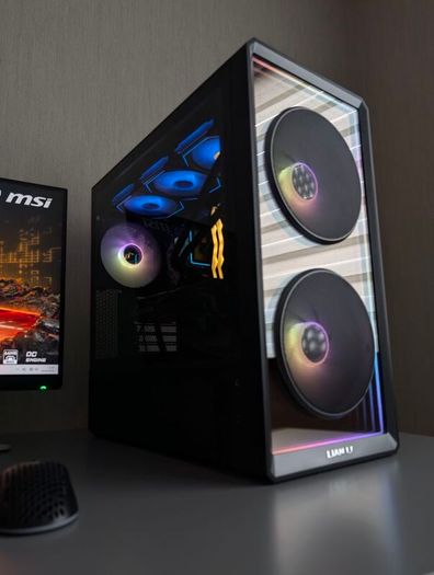 Lian Li High-end Gaming Pc | 9800x3d | 32gb Ddr5 | X870 | 2tb Nvme | Rtx 5070 Phyton Iii | Rm1000x