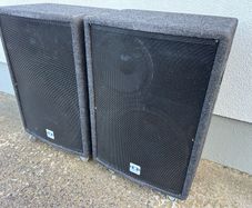 Dynacord C15-3 speakers