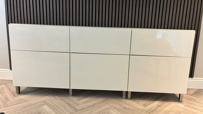 Chest of drawers
