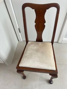 Dining room table and 6 chairs