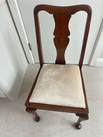 Dining room table and 6 chairs