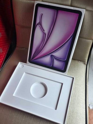 Empty box for iPad Air 11inch