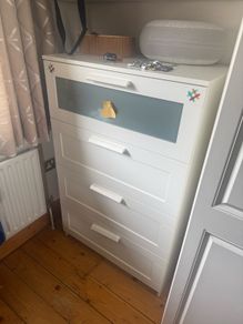 chest of drawers